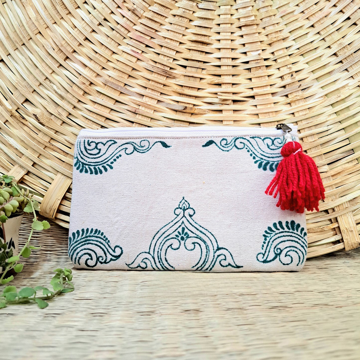 Sanskriti Ruchi Clutch